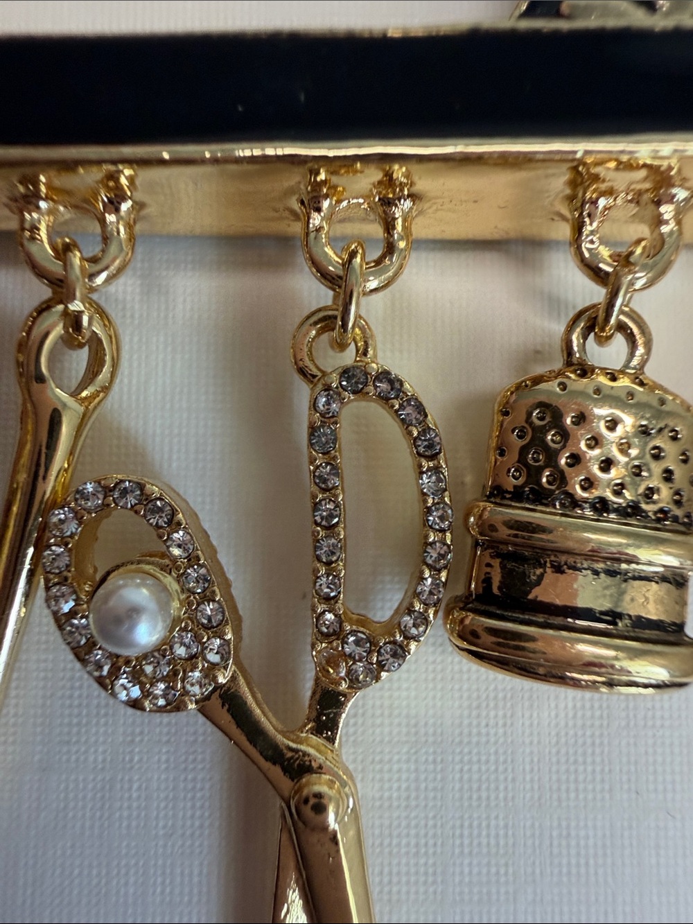 Piper K | Sewing Machine Motif Double Sided Glass Pearl Bag Charm 🧵🪡 - Picture 5 of 8